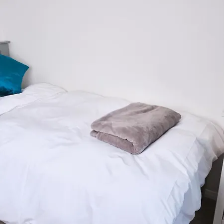 Parkway House - Modern With Great Transport Links Apartment