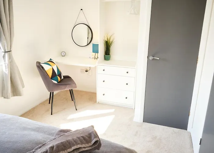 Апартаменты Parkway House - Modern With Great Transport Links